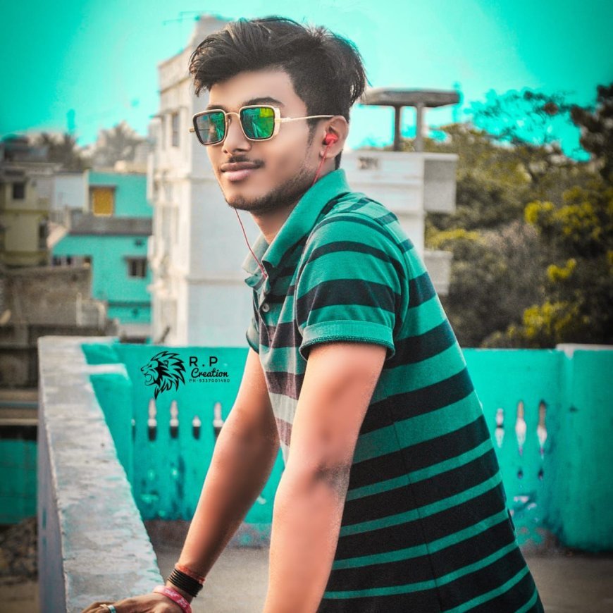 ସୁଟିଂ ସେଟରେ "ତୋ ବିନା ଜୀବନ ଅଧୁରା " ଫିଲ୍ମର ପୁରା ଟିମ.ଏହି ଫିଲ୍ମ ର ପ୍ରଯୋଜକ ଭାବେ ଅଛନ୍ତି ସିପୁନ କୁମାର ଓଝା.