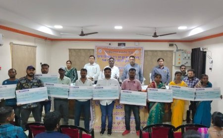 ରାଇରଙ୍ଗପୁର ଆଇଟିଡିଏ ସମ୍ମିଳନୀ ଗୃହରେ ୧୧୦ ଜଣ ଜନଜାତି   ଉତ୍ସାହୀ ଯୁବ ଉଦ୍ୟୋଗୀମାନଙ୍କୁ ବିଧାୟକଙ୍କ  ଦ୍ବାରା ମୁଖ୍ୟମନ୍ତ୍ରୀ ଜନଜାତି ଜିବୀକା ମିଶନ୍ ଯୋଜନାରେ ୧ ଲକ୍ଷ ଟଙ୍କା  ଆର୍ଥିକ ସହାୟତା ପ୍ରଦାନ  .