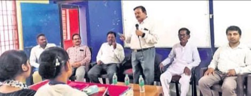 ନିର୍ମାଣ ଶ୍ରମିକ କାର୍ଡଧାରୀଙ୍କ ସରକାରୀ ସହାୟତା ସଚେତନତା କାର୍ଯ୍ୟକ୍ରମ ।