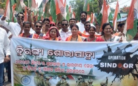 ସହିଦ ମାଟିରେ ଆୟୋଜିତ ହେଲା ତ୍ରିରଙ୍ଗା ଶୋଭାଯାତ୍ରା।ପତାକା ଦେଖାଇ ଶୁଭାରମ୍ଭ କଲେ ବ୍ଲକ ଅଧ୍ୟକ୍ଷ।