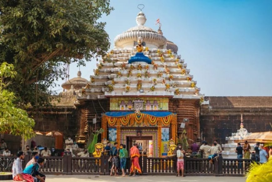 ଲିଙ୍ଗରାଜ ମନ୍ଦିରରେ ପଶିଗଲେ ଅଣହିନ୍ଦୁ -ଭୁବନେଶ୍ବର: ଲିଙ୍ଗରାଜ ମନ୍ଦିରରେ ପଶିଗଲେ ଜଣେ ଅଣହିନ୍ଦୁ.