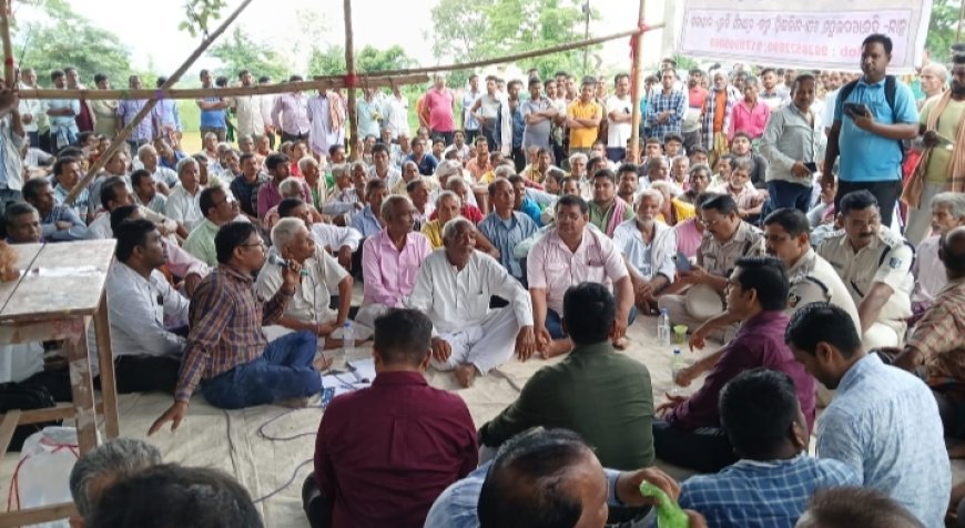 ରାସ୍ତା ନିର୍ମାଣ ପାଇଁ ୧୭ ଖଣ୍ଡ ଗାଁ ଲୋକଙ୍କ ମେଳି ନୟାଗଡ.