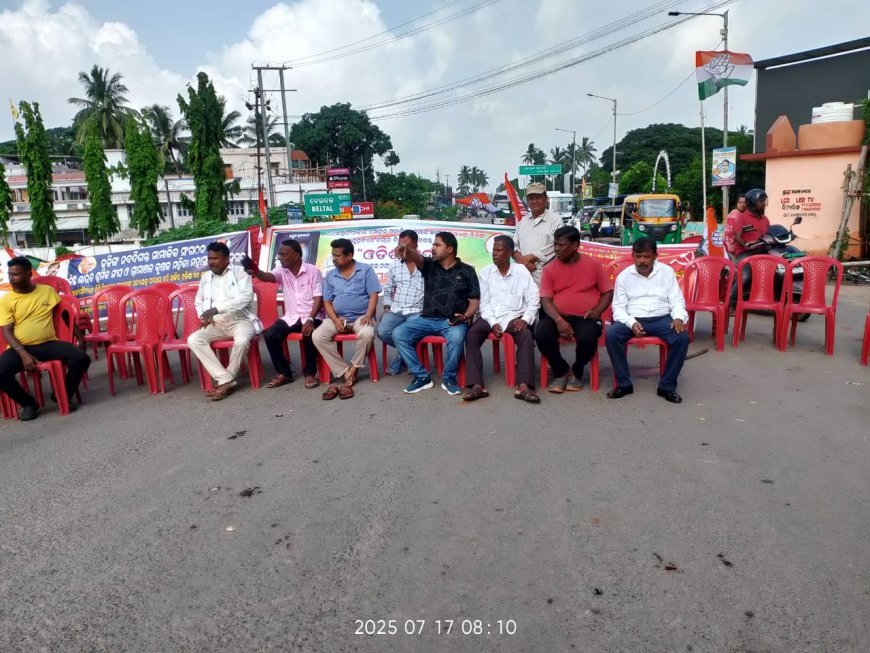 ଆଜି କଂଗ୍ରେସ ସହିତ ଅନ୍ୟ ୮ ଗୋଟି ଦଳ ଓଡ଼ିଶା ଵନ୍ଦ ରେ ସାମିଲ୍ ହୋଇ ପଟ୍ଟାମୁଣ୍ଡାଇ ବାଇପାସ ନିକଟରେ ରାସ୍ତା ରୋକ I