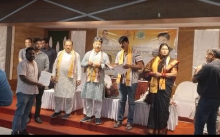 ମାନ୍ୟବର ମନ୍ତ୍ରୀ, ଗୃହ ନିର୍ମାଣ ଓ ନଗର ଉନ୍ନୟନଙ୍କ କରକମଳରେ ୧୬ କୋଟି ଟଙ୍କା ମୂଲ୍ୟର ୬୨ଗୋଟି ପ୍ରକଳ୍ପର ନିର୍ମାଣ କାର୍ଯ୍ୟାଦେଶ ବଣ୍ଟନ।