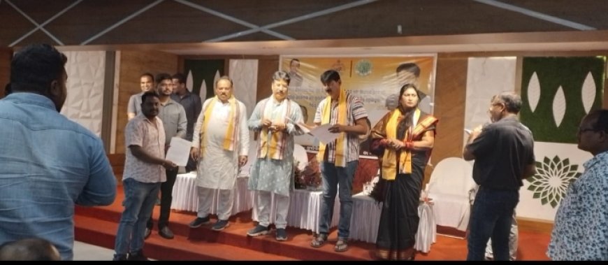 ମାନ୍ୟବର ମନ୍ତ୍ରୀ, ଗୃହ ନିର୍ମାଣ ଓ ନଗର ଉନ୍ନୟନଙ୍କ କରକମଳରେ ୧୬ କୋଟି ଟଙ୍କା ମୂଲ୍ୟର ୬୨ଗୋଟି ପ୍ରକଳ୍ପର ନିର୍ମାଣ କାର୍ଯ୍ୟାଦେଶ ବଣ୍ଟନ।