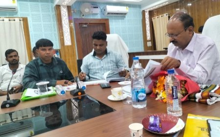 ରାଜ୍ୟ ସାମାଜିକ ସମୀକ୍ଷା ୟୁନିଟ ନିର୍ଦେଶକ ଙ୍କ କେନ୍ଦ୍ରାପଡ଼ା ଜିଲ୍ଲା ପରିଷଦ ସଭା ଗୃହରେ ଜିଲ୍ଲା ସ୍ତରୀୟ ସମୀକ୍ଷା ଵୈଠକ.