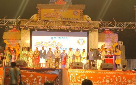 ବ୍ଲକ ସ୍ତରୀୟ ମାଲ୍ୟବନ୍ତ ଲୋକ ମହୋତ୍ସବରେ ପାରମ୍ପରିକ,ଆଧୁନିକ ଗୀତ ନାଚ,ପ୍ରଜ୍ଞା ଓ ଶଙ୍କର ଯୋଡିଙ୍କ କମେଡି ରେ ମଞ୍ଚ ଦୁଲୁକିଲା।