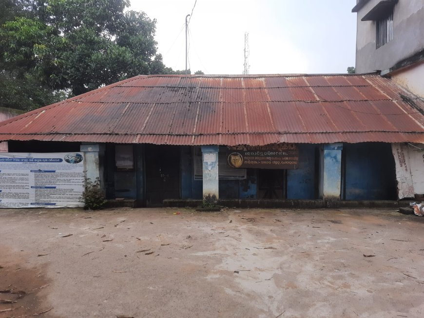 ବିପଦଶଙ୍କୁଳ ଗୃହରେ ଚାଲିଛି ଖଳିସାହି ସେବା ସମବାୟ ସମିତି କାର୍ଯ୍ଯାଳୟ