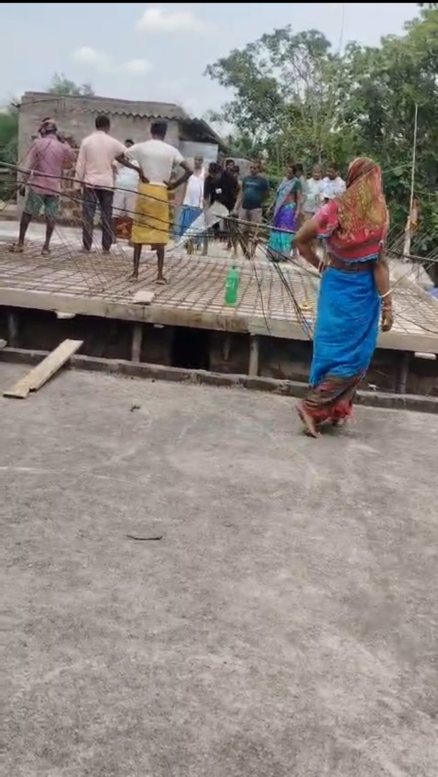 ହରିପୁର ଗ୍ରାମରେ ଜମିବାଡ଼ି ବିବାଦ ରୁ ମାନସ ଜେନା ଙ୍କ ଆକ୍ରମଣ ରେ କୋଦଲ ଚୁଟ ରେ କମଳା ସେଠି ଙ୍କର  ମୃତ୍ୟୁହୋଇଛି