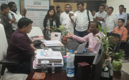 ବୌଦ୍ଧ ଜିଲ୍ଲାର ଜିଲ୍ଲାପାଳଙ୍କ କାର୍ଯ୍ୟାଳୟ ସମ୍ମୁଖରେ ଧାରଣା ଦେଇଛି ବୌଦ୍ଧ ଜିଲ୍ଲା ନାଗରିକ କମିଟି l