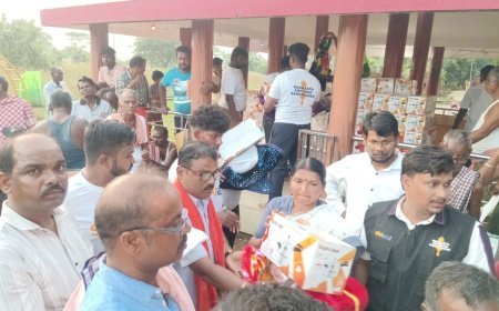 ବନ୍ୟାଞ୍ଚଳରେ  ବିଜେପି ନେତ୍ରୀ ସୁଜାତାଙ୍କ ଖାଦ୍ୟ ବଣ୍ଟନ ଓ ରୋଷେଇ ଉପକରଣ ଜିନିଷ।