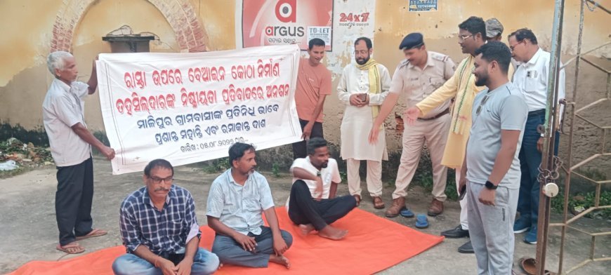 ଜବରଦଖଲ ଉଚ୍ଛେଦ ପାଇଁ ଉଚ୍ଚ ନ୍ୟାୟାଳୟ ଙ୍କ ତହସିଲଦାରଙ୍କୁ ନିର୍ଦ୍ଦେଶ ପରେ ଅନଶନ ସ୍ଥଗିତ